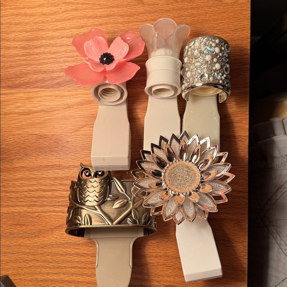 Set of 5 bath and body works wallflowers plugs